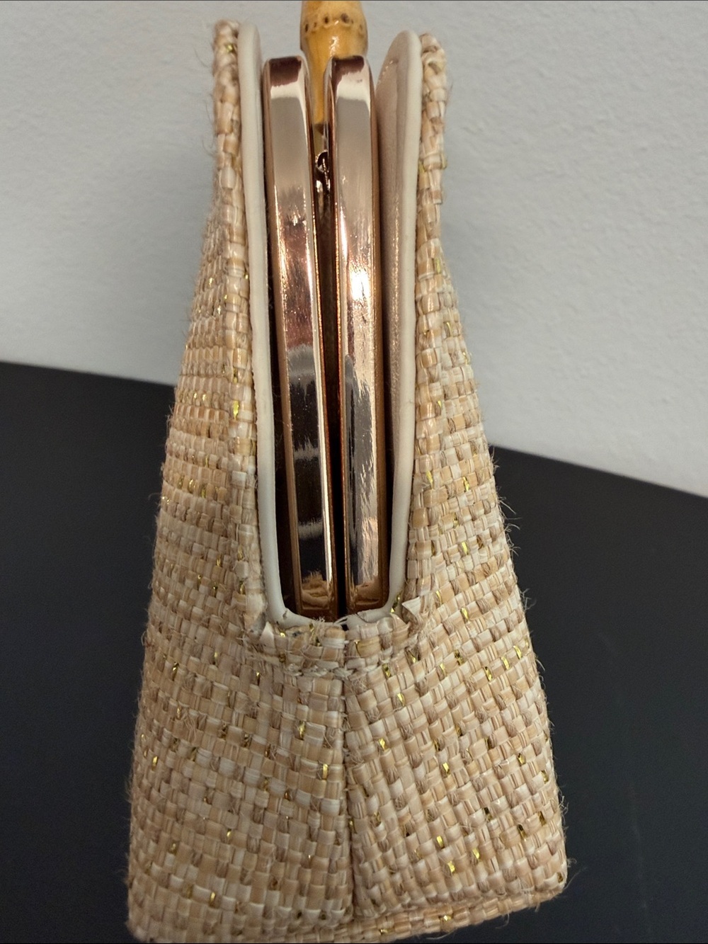 Tommy Bahama | Natural Clutch with Bamboo Handle & Kiss Lock w/Crossbody Chain 🌴 - Picture 5 of 10